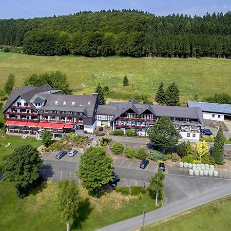 Berghotel Habbel Und Die Welt Kann Warten Cobbenrode Exterior foto