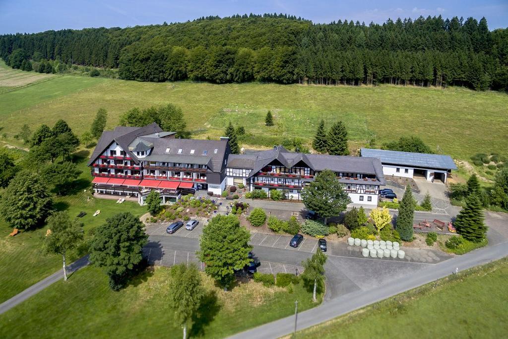 Berghotel Habbel Und Die Welt Kann Warten Cobbenrode Exterior foto
