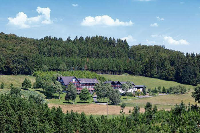 Berghotel Habbel Und Die Welt Kann Warten Cobbenrode Exterior foto
